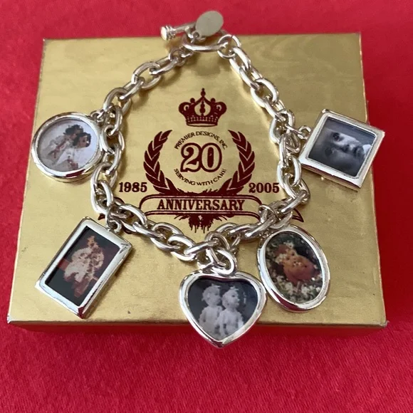 NWOT Premier Designs “Picture Perfect” Silver Photo-charm bracelet 7” - Picture 2 of 7